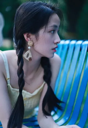 杨肸子麻花辫甜美写真图片_7