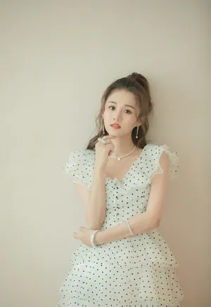 安悦溪波点裙甜美写真图片_5