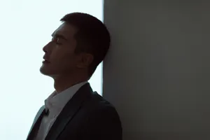 高伟光寸头造型帅气写真图片_5