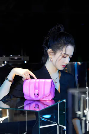 陈昊宇甜美可人活动照图片