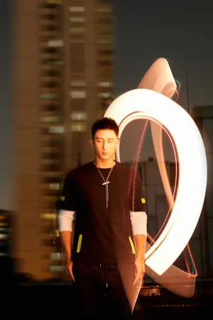 黄景瑜荧光绿造型型男写真图片_3