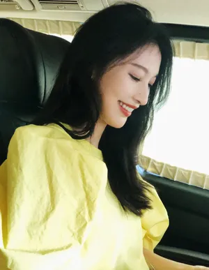 张俪元气俏皮写真图片
