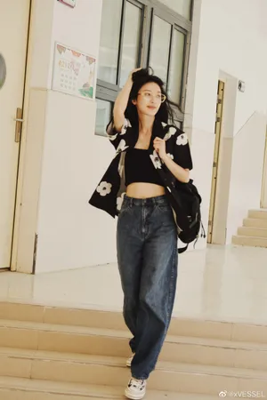 张俪随性休闲风自拍图片_2
