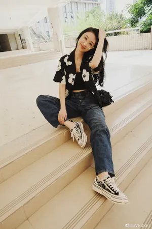 张俪随性休闲风自拍图片_3
