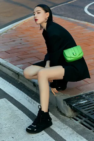 李斯丹妮靓丽穿搭性感图片