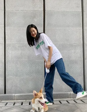 王梓薇清新少女街拍图片_2