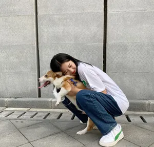 王梓薇清新少女街拍图片_3
