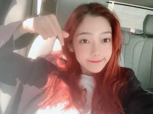 希林娜依·高红发私服自拍照图片