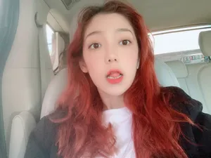 希林娜依·高红发私服自拍照图片_2