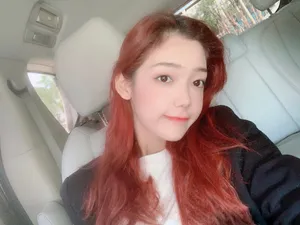 希林娜依·高红发私服自拍照图片_8