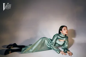 何瑞贤性感色彩大片写真图片_2
