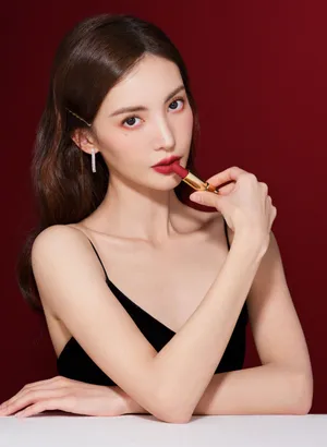 金晨性感红唇写真图片
