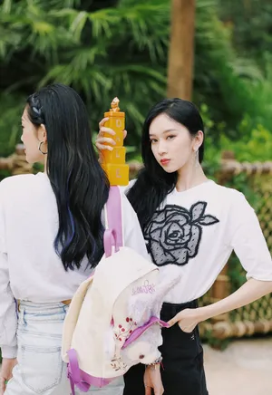 曾可妮刘令姿最新九月生活照图片_5
