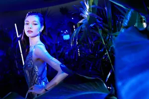 钟楚曦银蓝锁子甲时尚性感写真_7