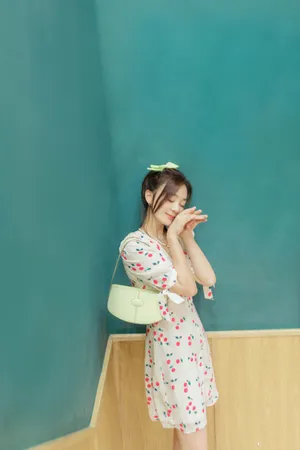 袁姗姗印花裙写真图片_5