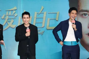 朱一龙全黑造型帅气魅力活动照图片