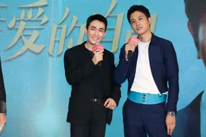 朱一龙全黑造型帅气魅力活动照图片_3