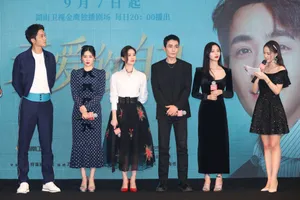 朱一龙全黑造型帅气魅力活动照图片_5