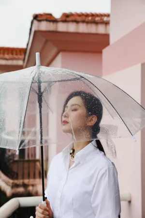 刘诗诗黑色刺绣半裙性感图片写真