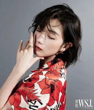 万茜“单刀直入”封面大片写真图片