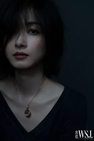 万茜“单刀直入”封面大片写真图片_4