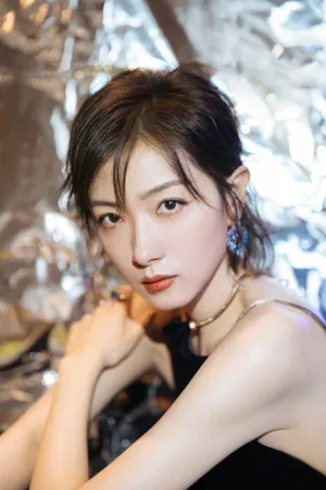 万茜露背长裙性感写真图片_5