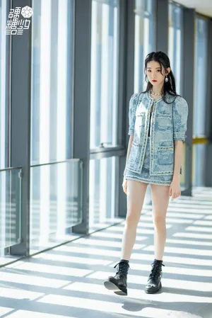 张艺凡牛仔套装可爱写真图片_1