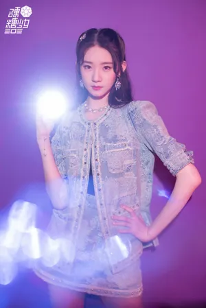 张艺凡牛仔套装可爱写真图片_4