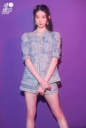 张艺凡牛仔套装可爱写真图片_5