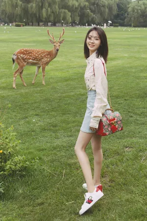 邢菲灵动少女风写真图片_1