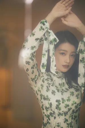 孙怡印花长裙甜美图片写真_1