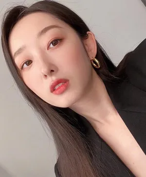 蒋梦婕性感黑裙自拍图片_4