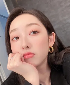 蒋梦婕性感黑裙自拍图片_5