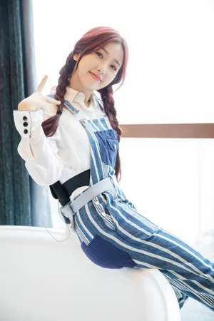 虞书欣麻花辫可爱写真图片_3