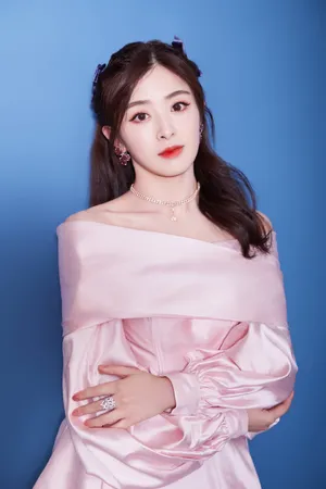 张含韵粉色露肩裙性感写真图片_3