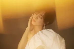 郁可唯性感露肩写真图片_3