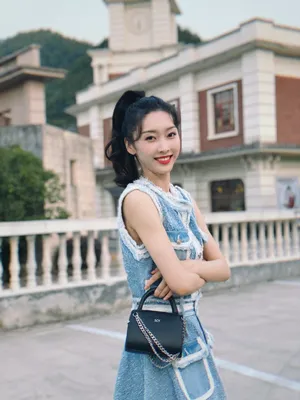 宣璐蓝色连身裙甜美街拍图片_3