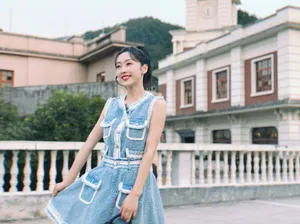 宣璐蓝色连身裙甜美街拍图片_5