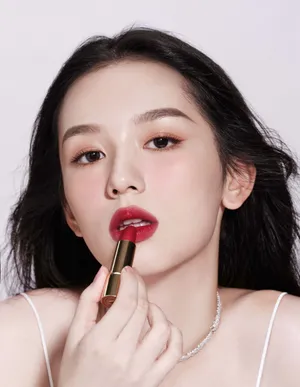 周也性感红唇写真图片