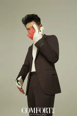 李泽锋最新帅气写真大片_5