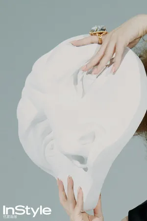 戚薇红发美杜莎酷美写真图片_1