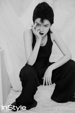 戚薇红发美杜莎酷美写真图片_5