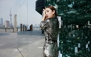 何瑞贤亮片裙性感写真图片_7