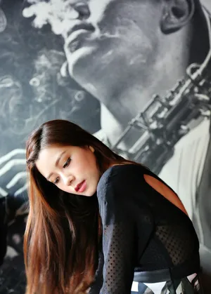 朱婧汐碎花裙迷人街拍照图片