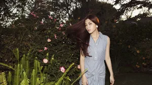 朱婧汐气质长发清新写真图片