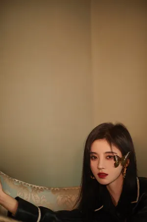 鞠婧祎黑色皮衣酷美写真图片_5