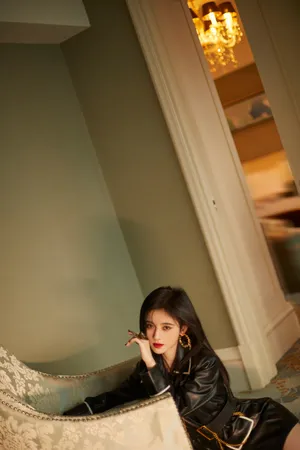 鞠婧祎黑色皮衣酷美写真图片_8