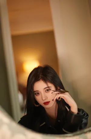 鞠婧祎黑色皮衣酷美写真图片_9