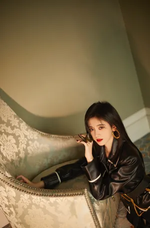鞠婧祎黑色皮衣酷美写真图片_10