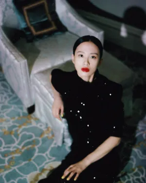 李梦暗夜流光裙性感写真图片
